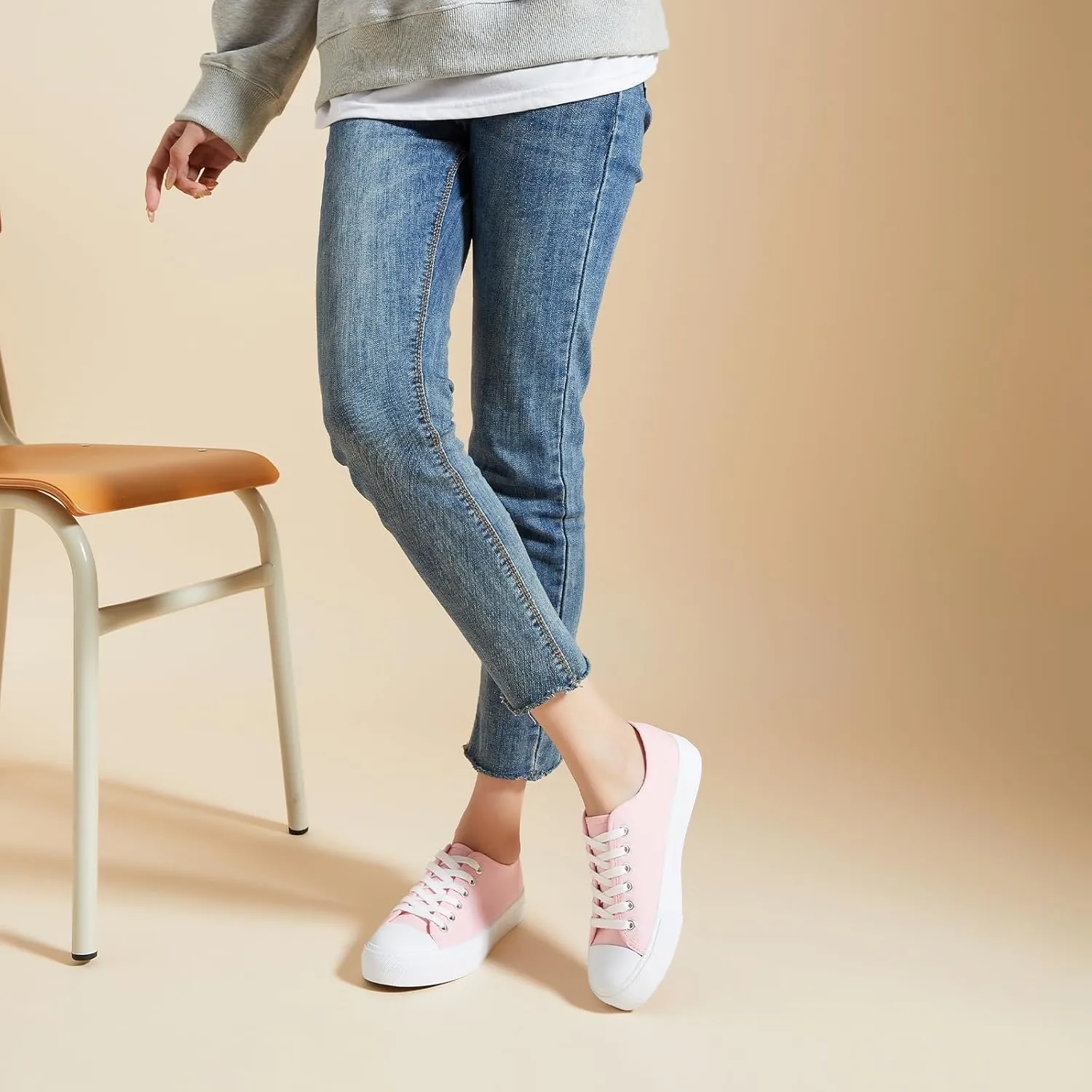 Uoidru White Tennis Canvas Shoes for Women Black Canvas Sneakers Womens Fashion Sneakers Classic Lace Up Walking Shoes